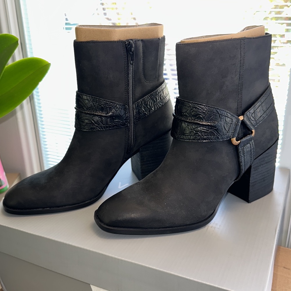 Vionic Carnelia Block Heel Bootie black casual classic outdoor comfy style chic